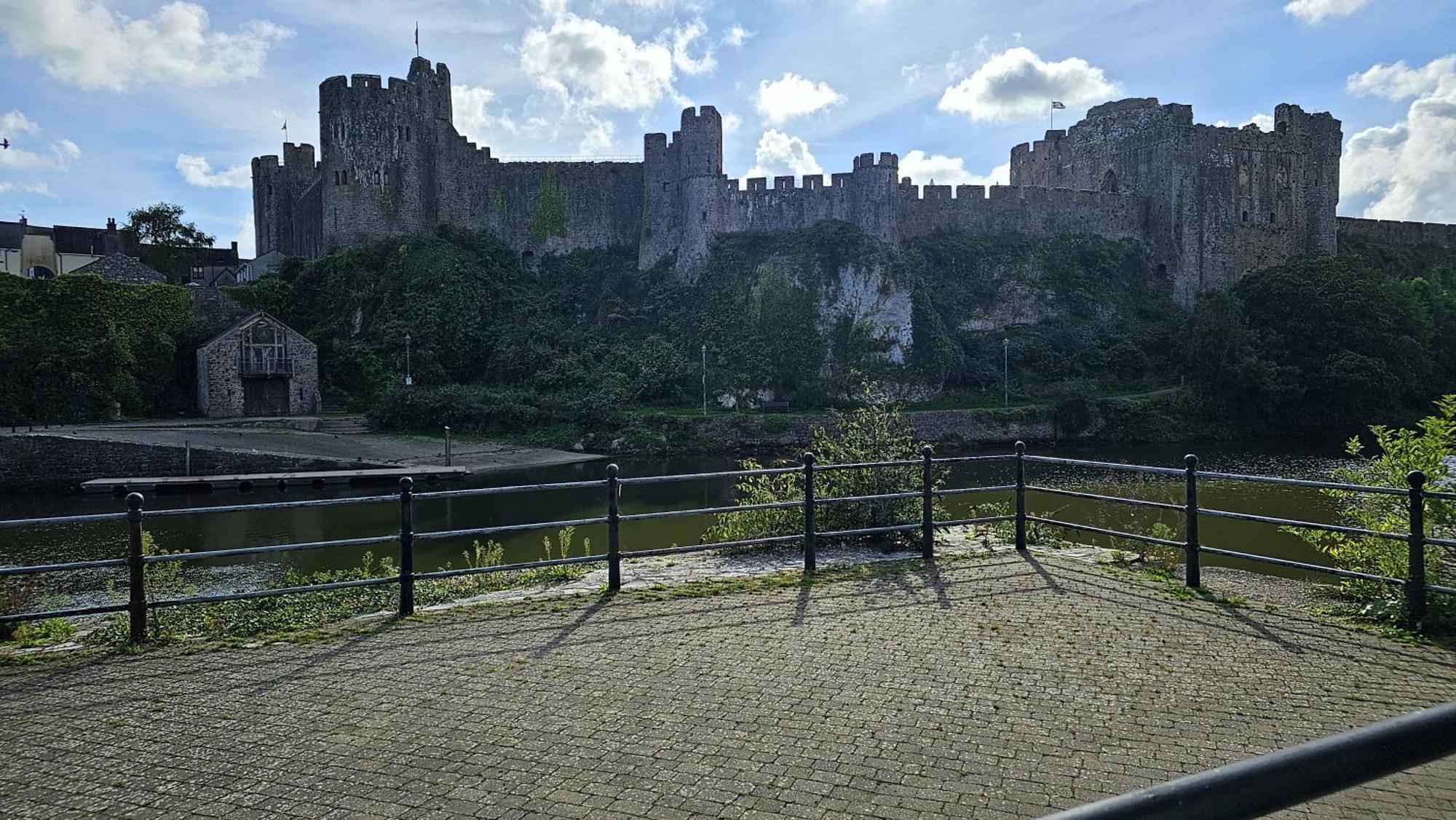 Castle Pond House Pembroke Exterior foto